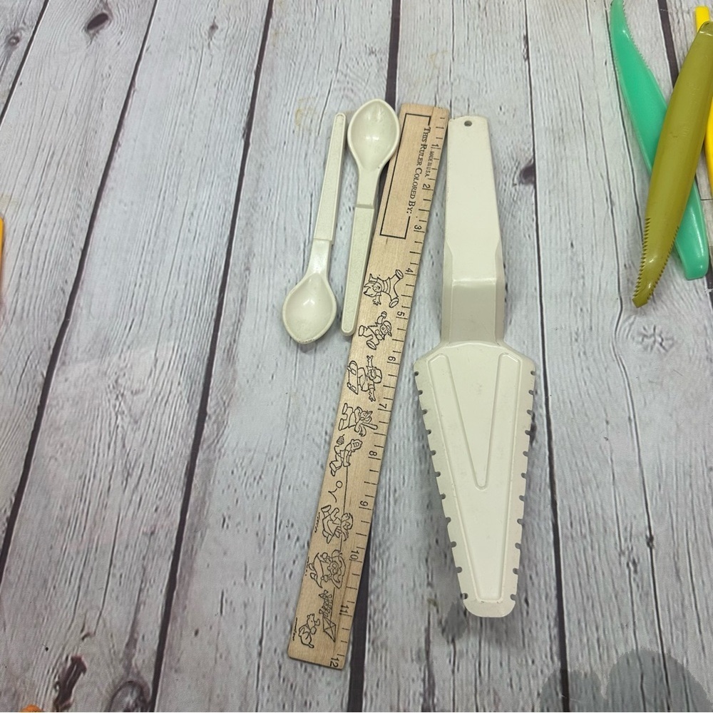 Tupperware kitchen gadget replacements willing to custom bundle many vintage - Picture 3 of 6